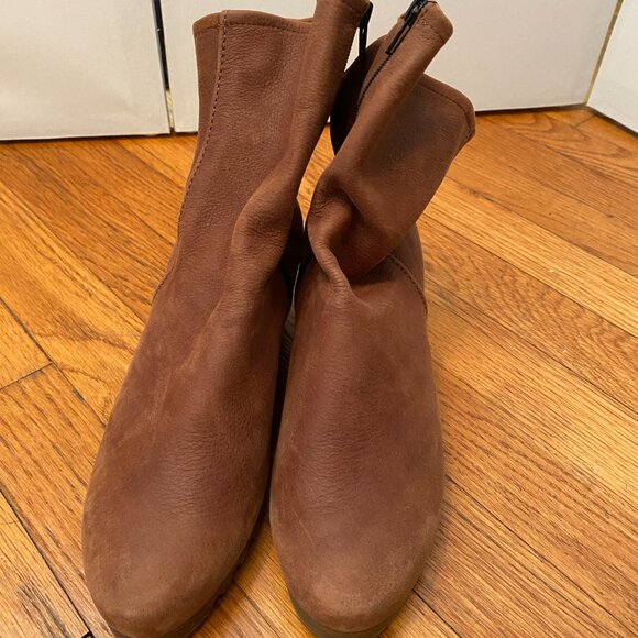 Arche, French nubuck leather ankle boot, size 36 (equivalent to size 5-6 U.S.) - Picture 2 of 3